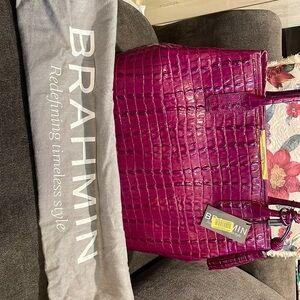 Brand new BRAHMIN bag ! Never used and new! Still has tag!